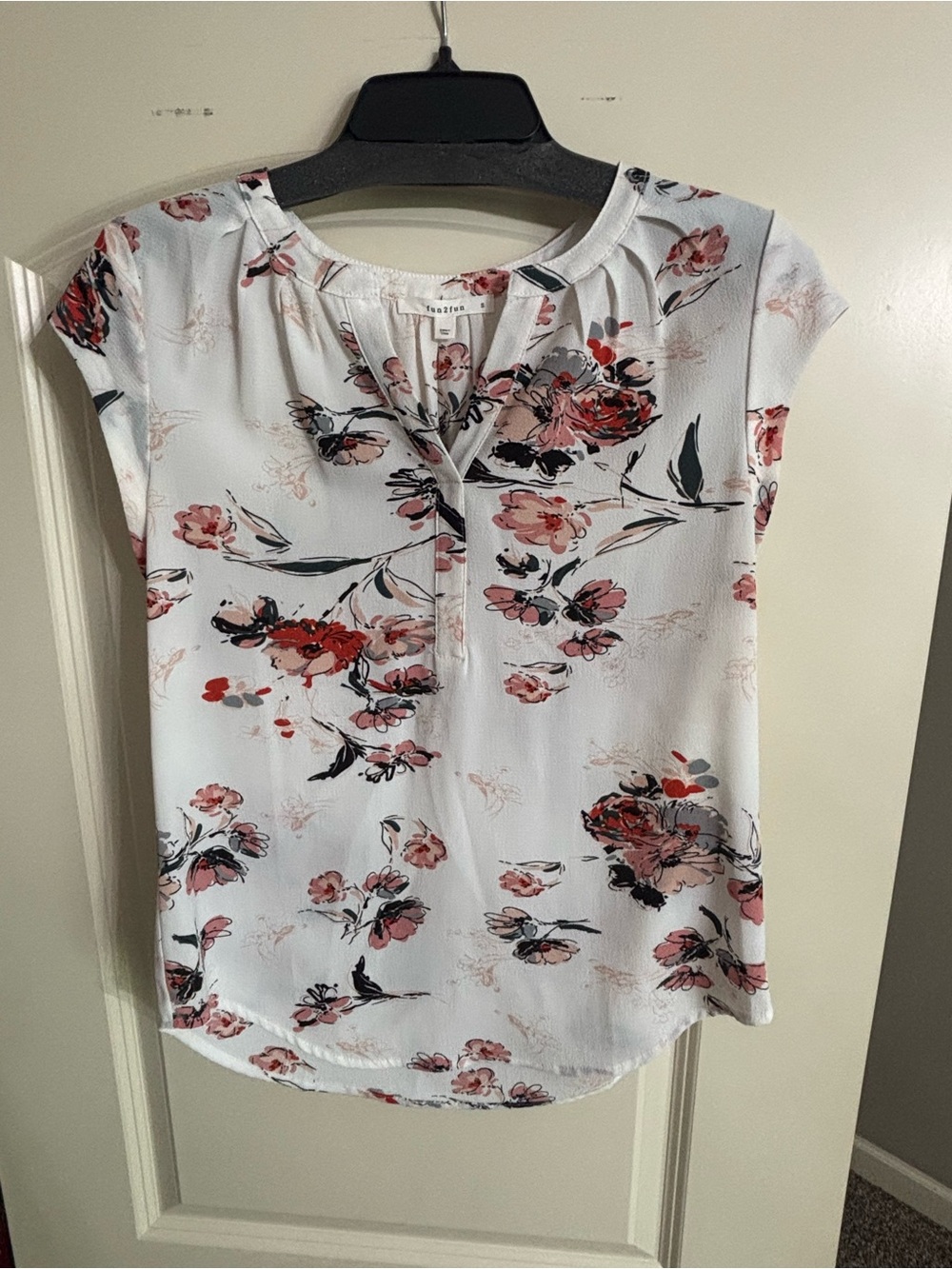fun 2 fun White Floral Split-Neck Cap Sleeve Blouse